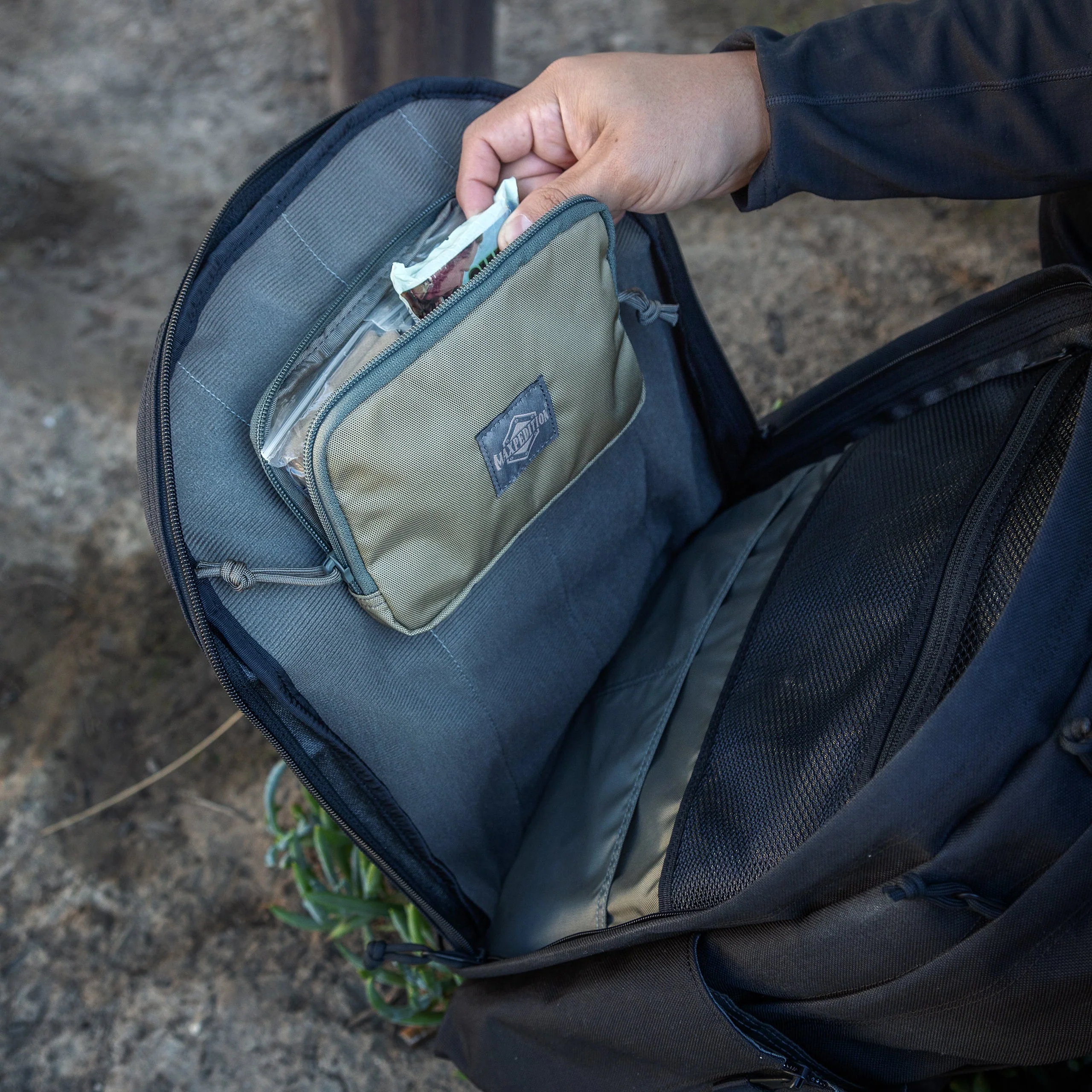 Hook & Loop 5" x 7" Zipper Pocket - Image 8